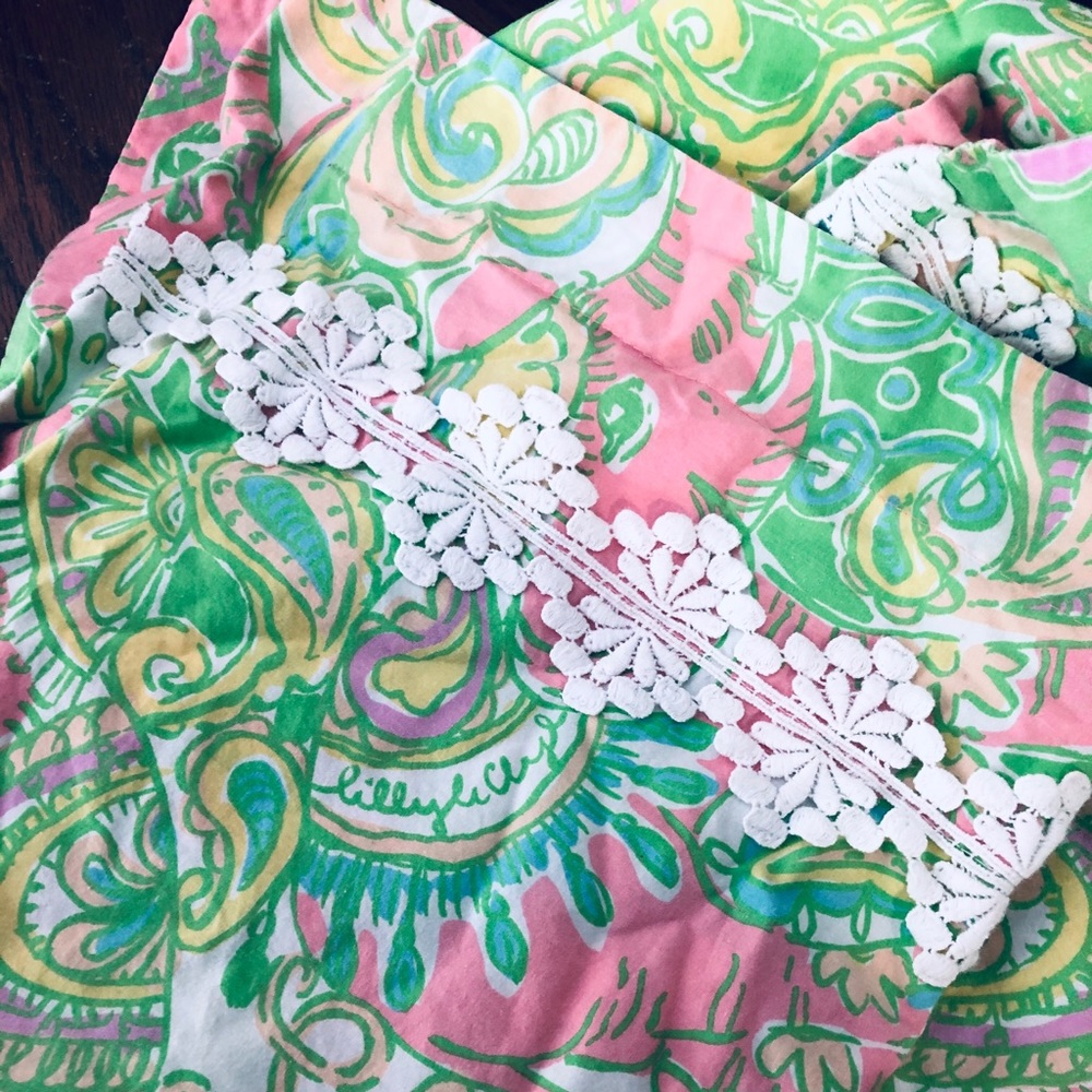 Lilly Pulitzer shower curtain and 2 pillowcases